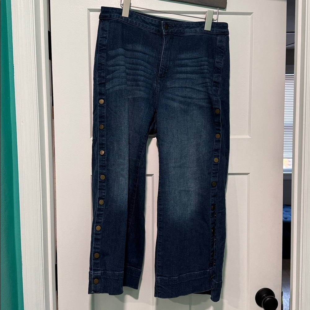New York & Company SoHo High Waist Wide Leg Jeans, size 8 - Picture 4 of 9